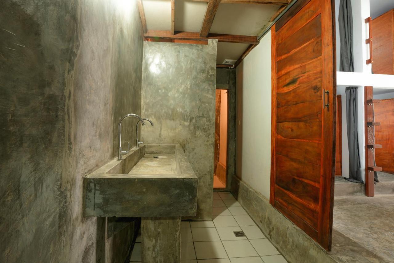 Waiwas Hostel Kuta  Luaran gambar