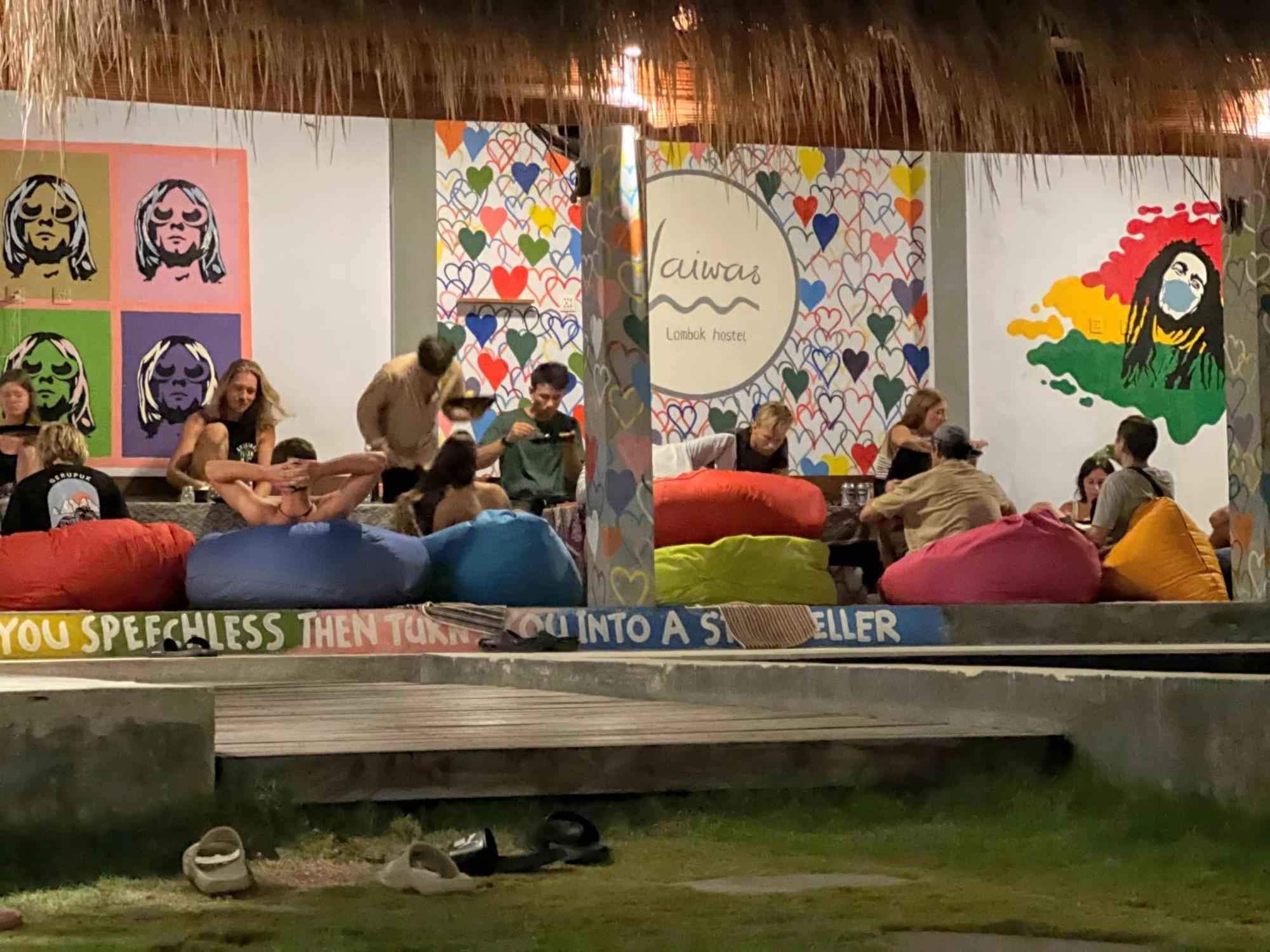 Waiwas Hostel Kuta  Luaran gambar